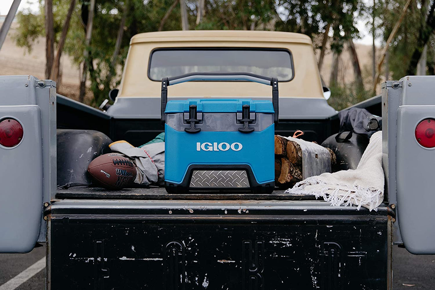 25 Qt BMX Heavy-Duty Ice Chest Cooler with Cool Riser Technology